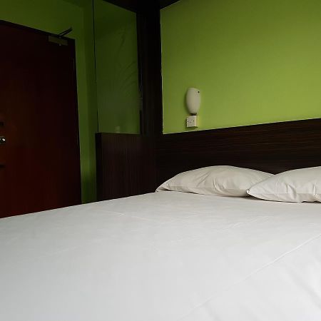 Golden Dragon Hotel Singapura Exterior foto